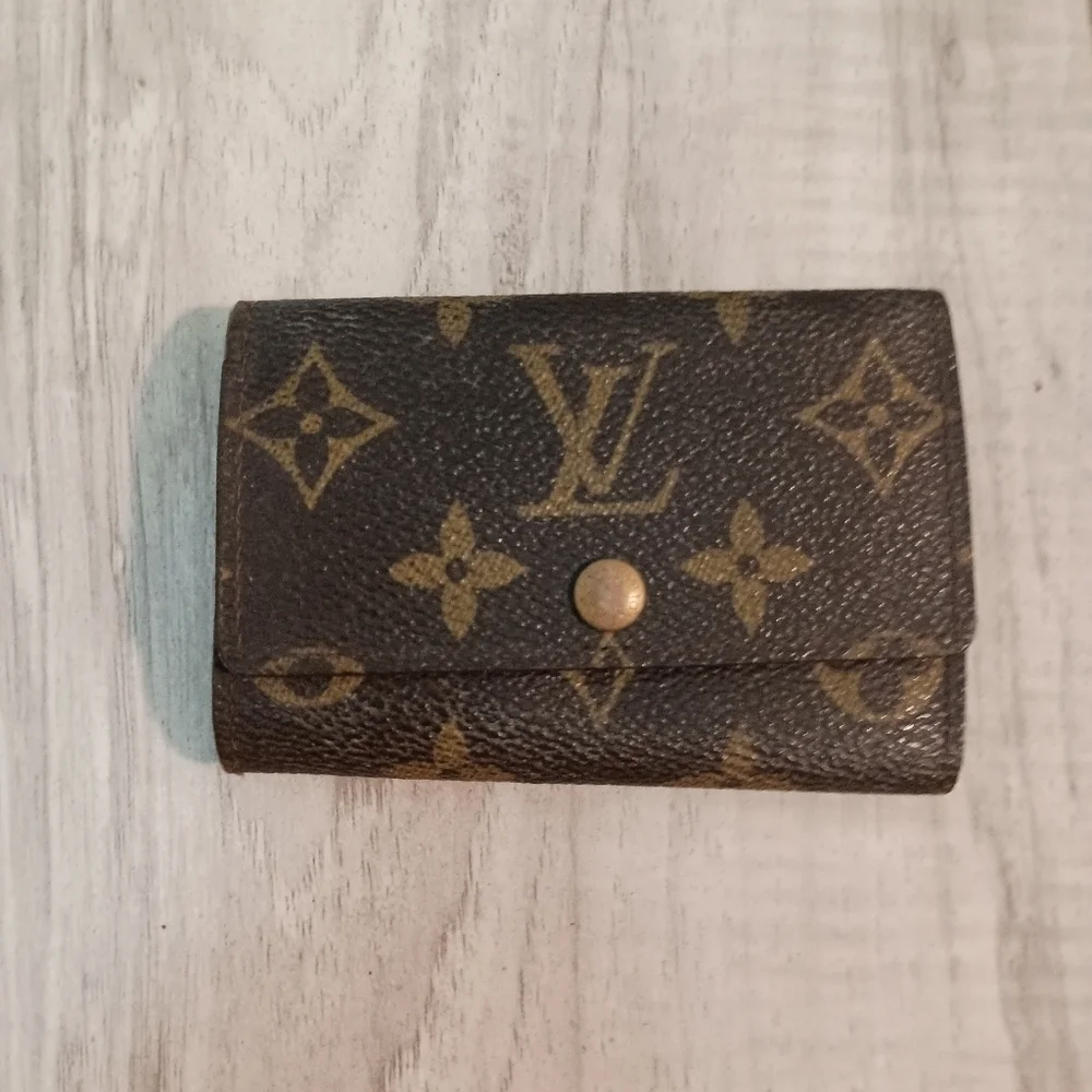 LOUIS VUITTON - Monogram Key Case